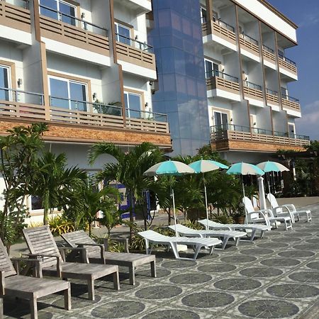 Em Royalle Hotel & Beach Resort Сан Хуан Екстериор снимка
