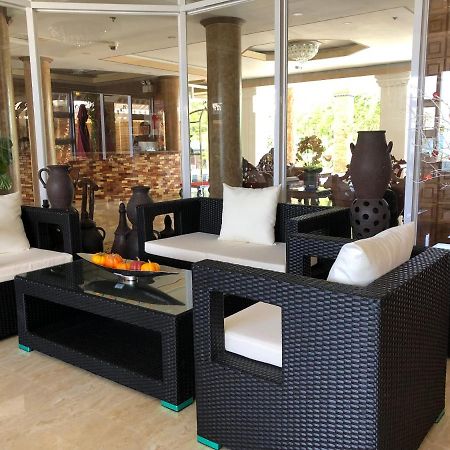 Em Royalle Hotel & Beach Resort Сан Хуан Екстериор снимка