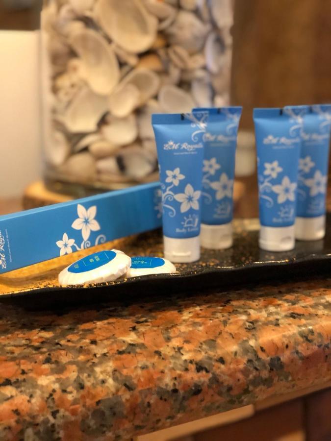 Em Royalle Hotel & Beach Resort Сан Хуан Екстериор снимка