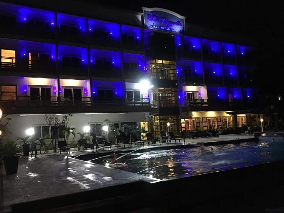 Em Royalle Hotel & Beach Resort Сан Хуан Екстериор снимка