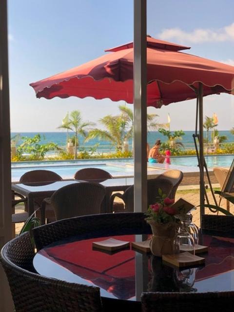 Em Royalle Hotel & Beach Resort Сан Хуан Екстериор снимка